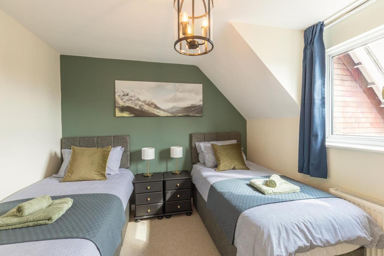 4 Bed City House With Private Garden And Parking Winchester Exterior foto