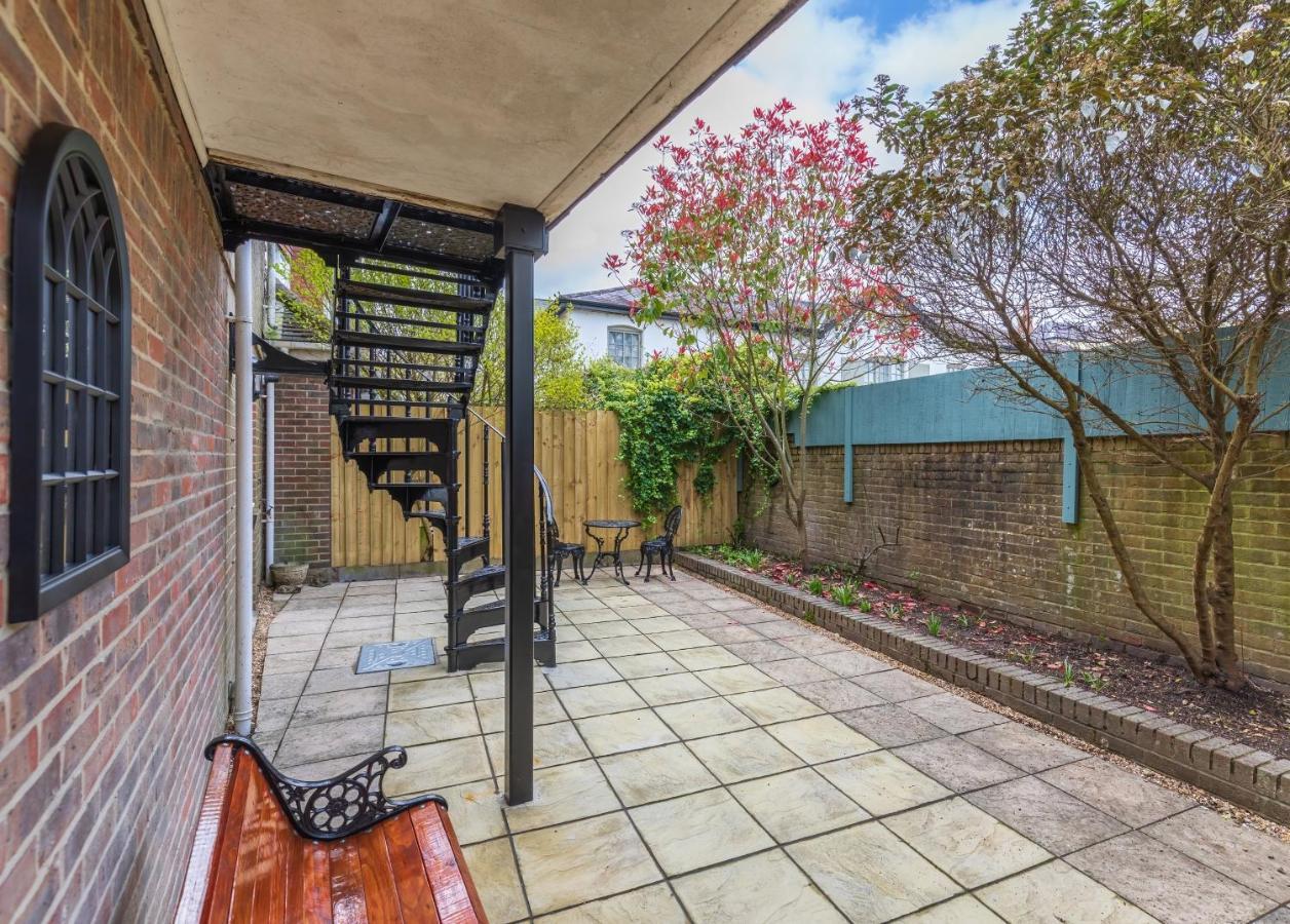4 Bed City House With Private Garden And Parking Winchester Exterior foto