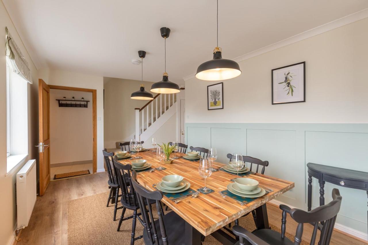 4 Bed City House With Private Garden And Parking Winchester Exterior foto