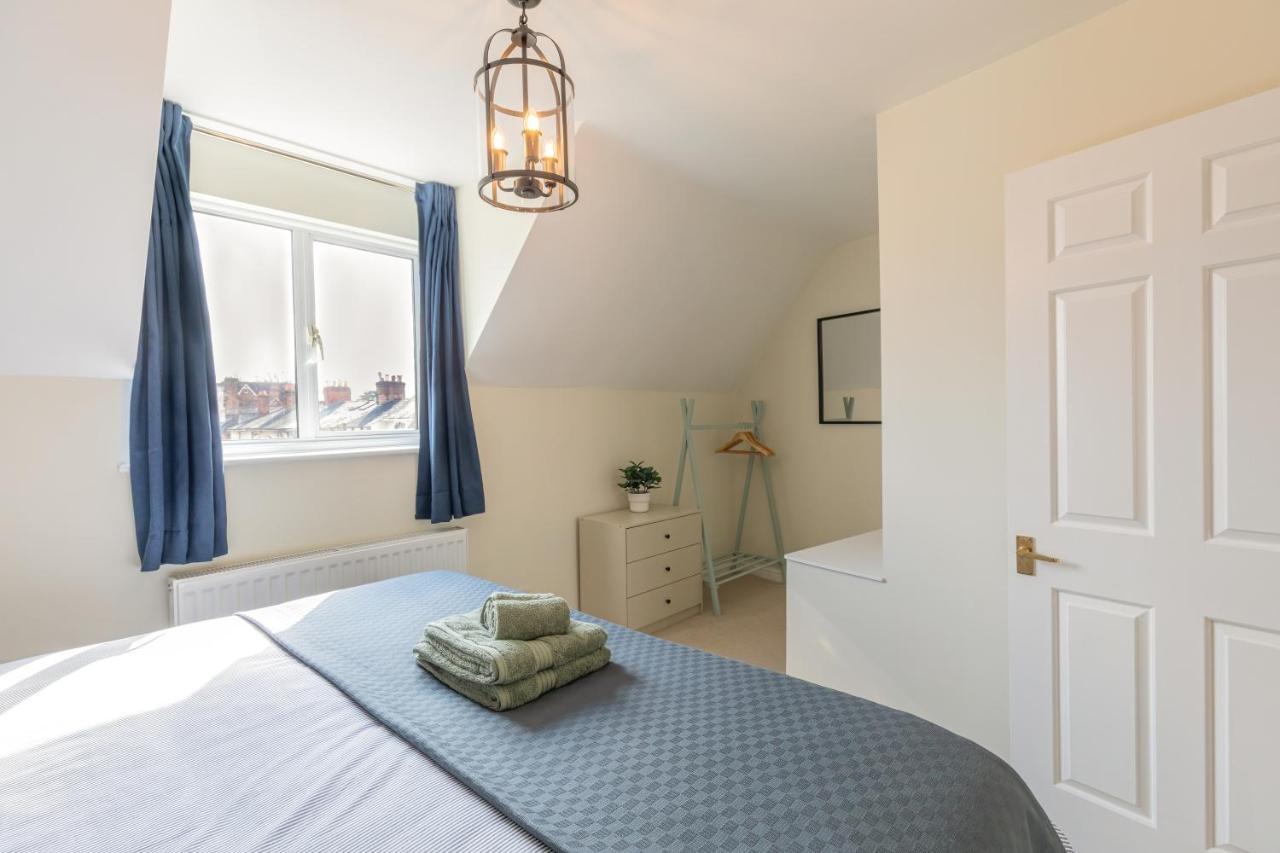 4 Bed City House With Private Garden And Parking Winchester Exterior foto